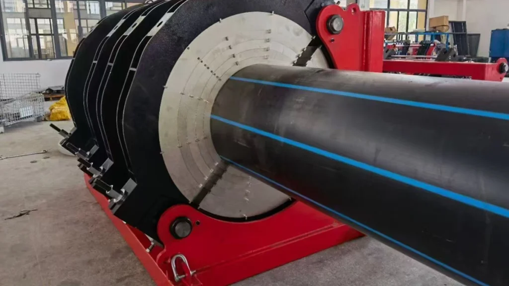 automatic pipe welding machine in operation