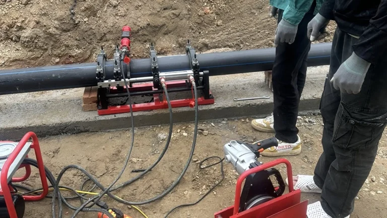 Custom butt fusion machines for utility pipelines