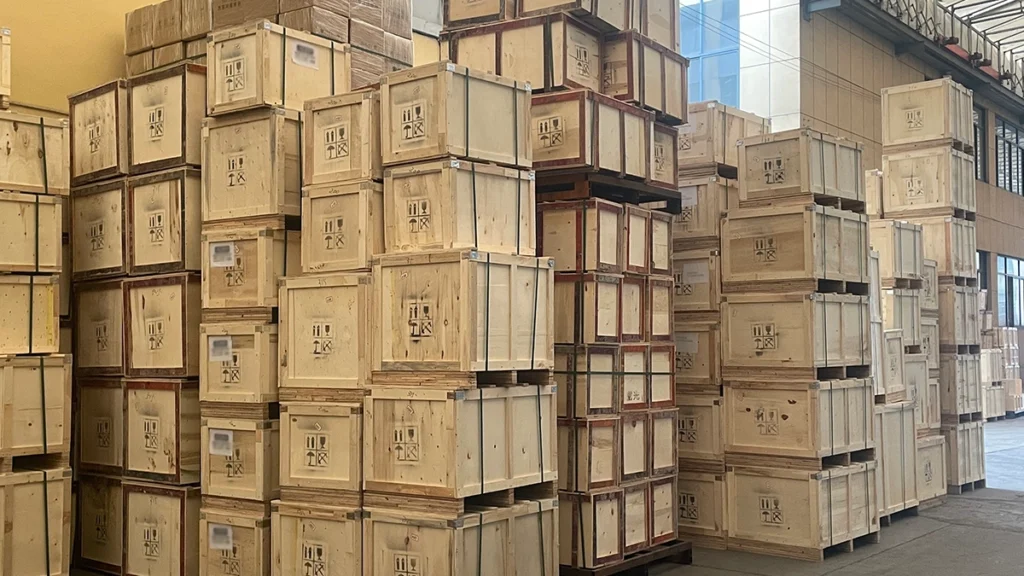 Packing HDPE pipe welding machines for delivery